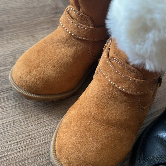 ✨2 PAIRS OF GIRL BOOTS✨ - Picture 14 of 14